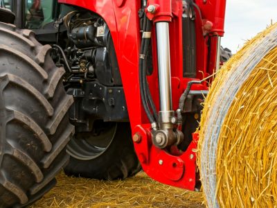 Landwirtschaftliche Hydraulikzylinder: Was sie sind, wie sie funktionieren und wofür sie eingesetzt werden